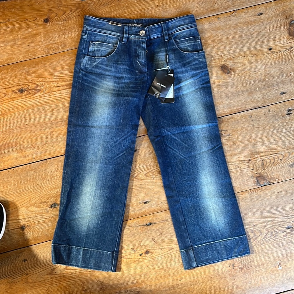 Dolce and Gabbana crop jeans distressed with tags. Low rise. Size 38